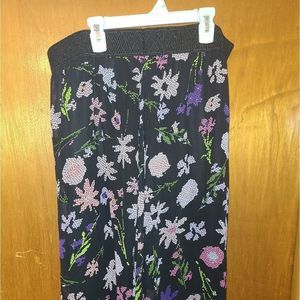 Womens - Lularoe - knee length black floral skirt size 2XL - NWOT